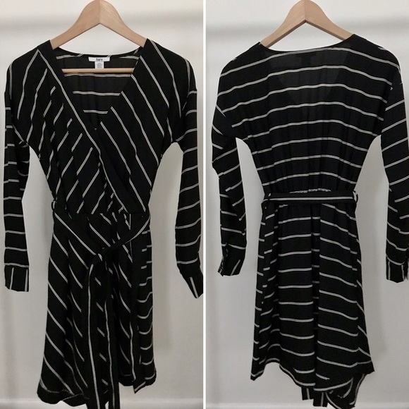 Bar III Dresses & Skirts - Bar III black & white striped long sleeve dress